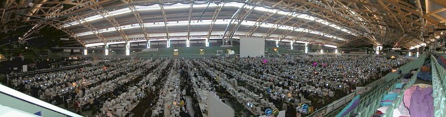 Yes, thats actually a LAN party. Some 5,000 computers or so... crazy eh?